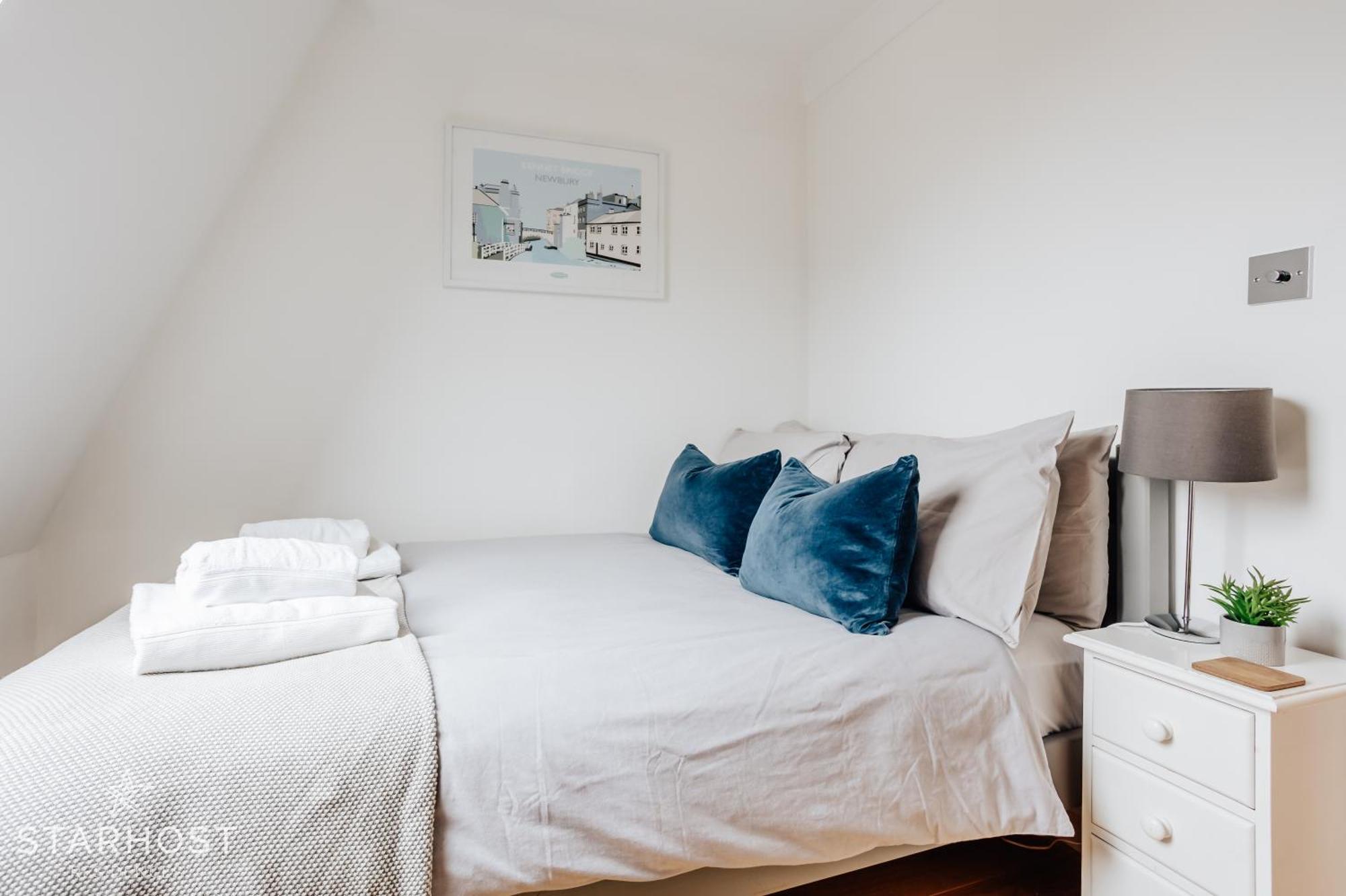 Central 3 Bed Apartment At Regents Court, Newbury Newbury  Exterior foto